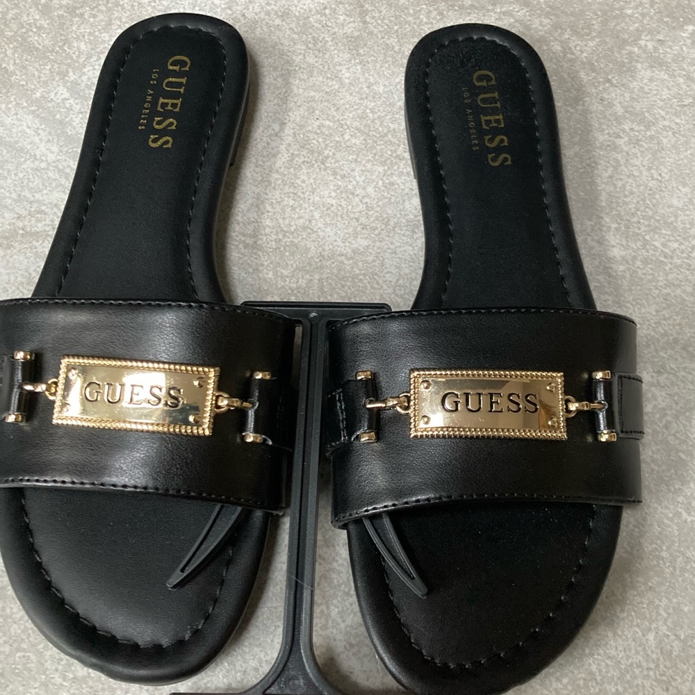 NWT Guess Dazing  black Sandals with gold buckle accent